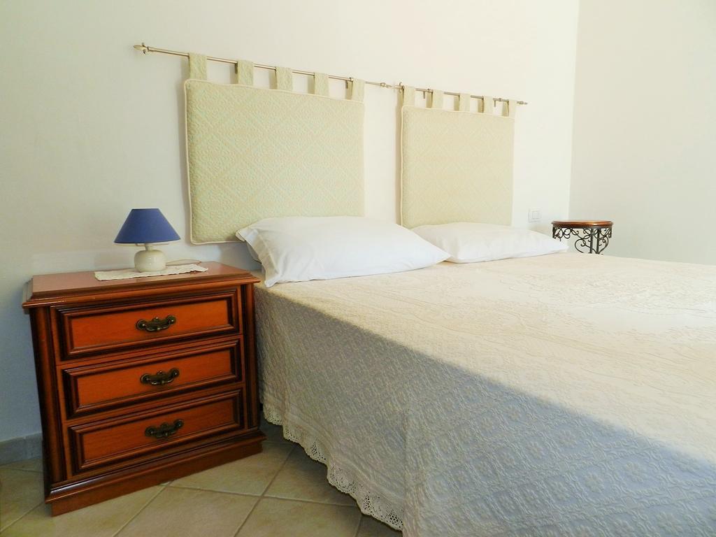 Chicchiritanos Bed & Breakfast Monti Cameră foto